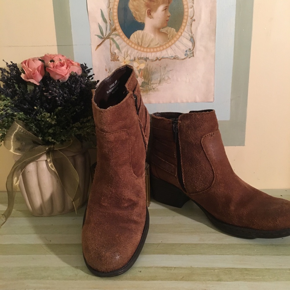 B.O.C. Bonny Women’s Brown Cognac Suede Zip Boots. Size 6.5